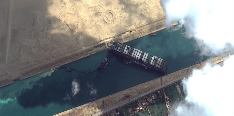 $400 млн.загуби на час заради кораба в Суецкия канал